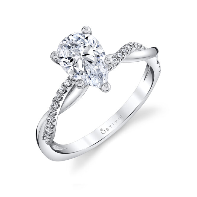 pear shaped engagement ring 