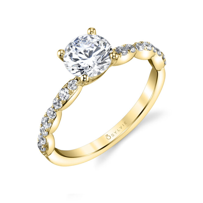 Simple Classic Engagement Ring in Yellow Gold - Chiara