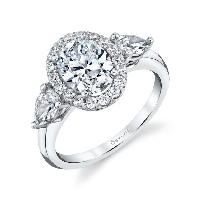 Oval diamond with pear side stones deals