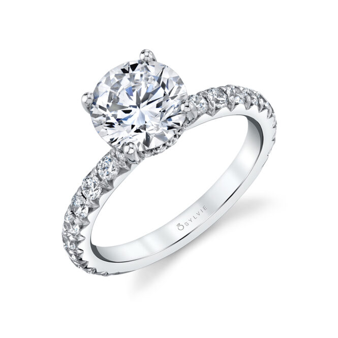 Side view of a Wide band engagement ring - Malencia