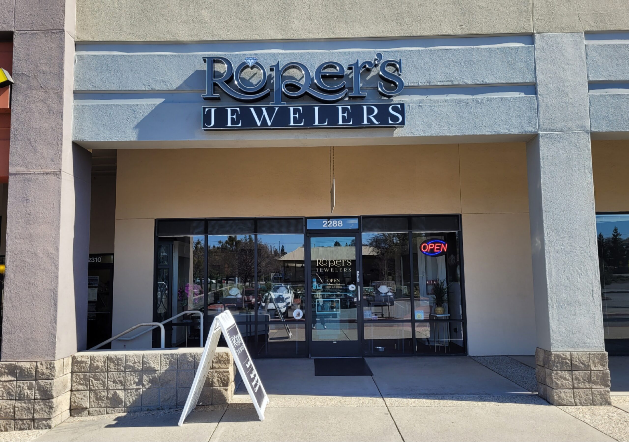 Roper’s Jewelers – Auburn Village