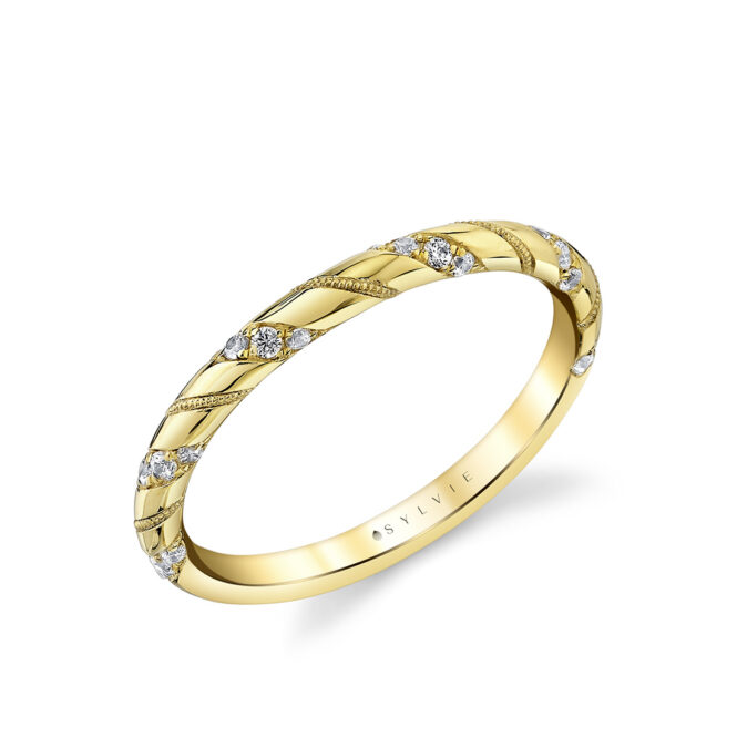 twist diamond wedding ring in yellow gold top angle
