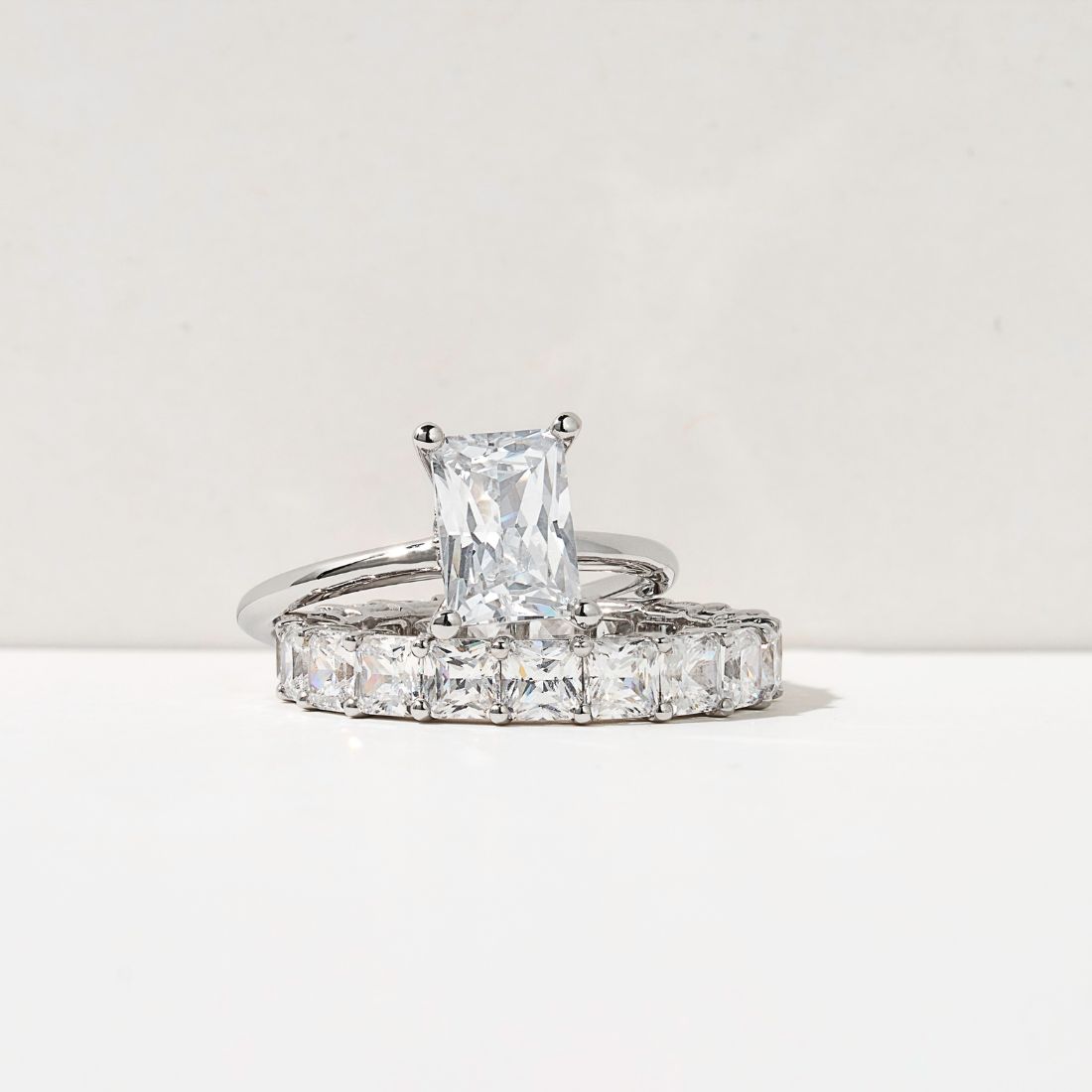 what kind of band should i wear with a solitaire engagement ring setting 17