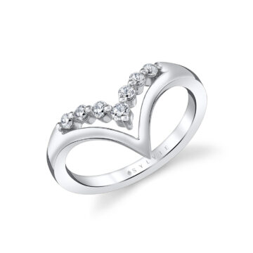 Yellow Gold Curved Shared Prong Diamond Wedding Ring