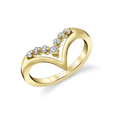 Yellow Gold Curved Shared Prong Diamond Wedding Ring