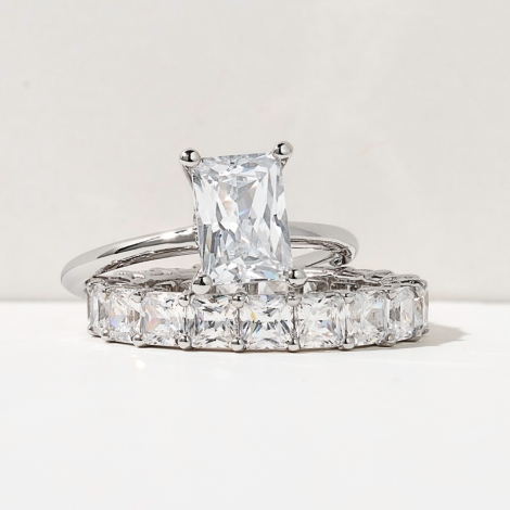 What is a Radiant Cut Diamond? Shape, Sparkle & Buying Guide 2 what is a radiant cut diamond 2