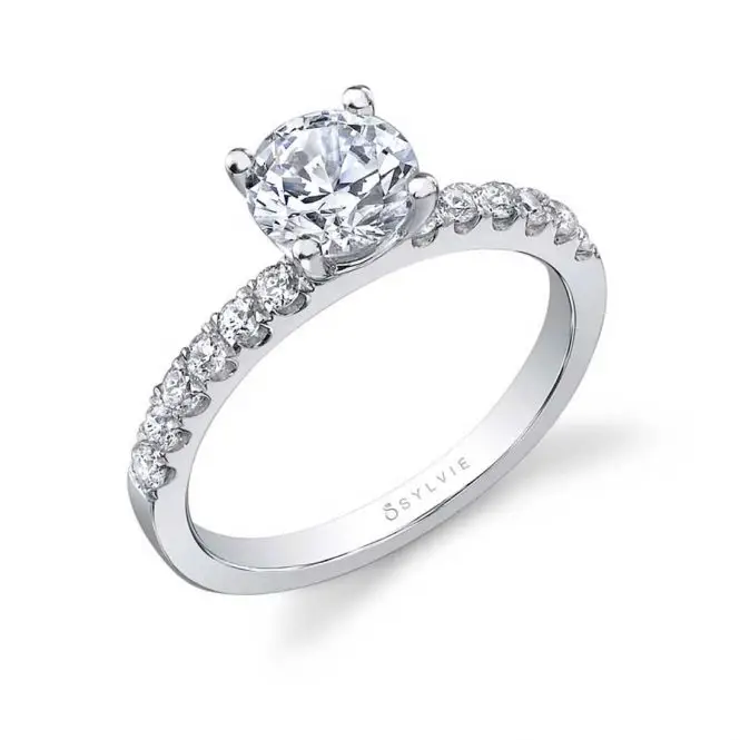 Round Classic Engagement Ring