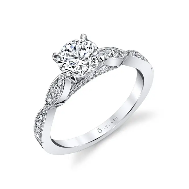 Marquise-Shaped Vintage Wedding Band