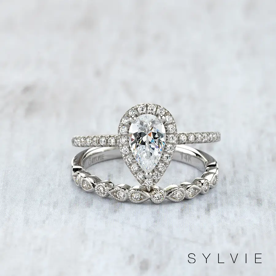 pear-shaped-wedding-set