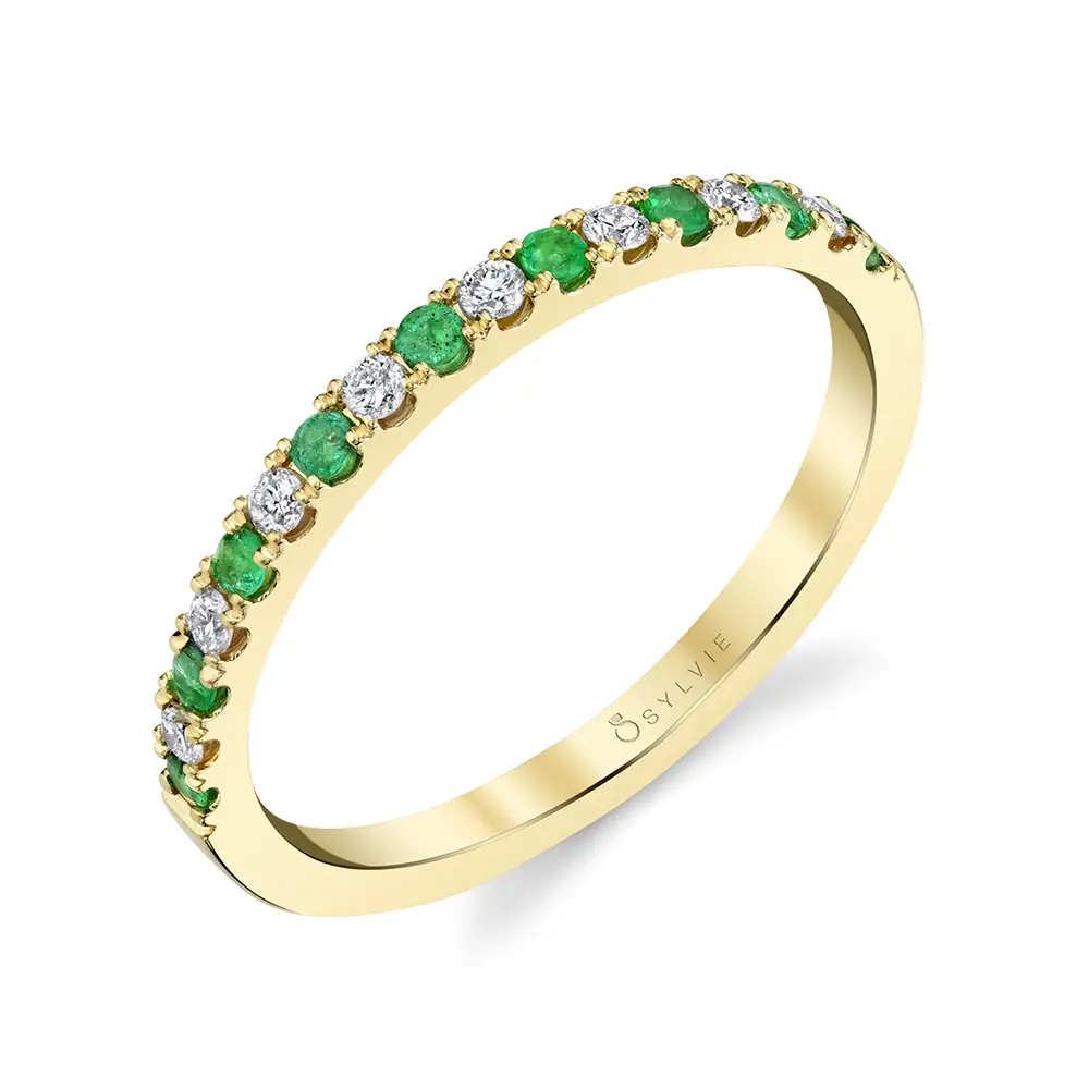 CLASSIC YELLOW GOLD EMERALD & DIAMOND WEDDING BAND