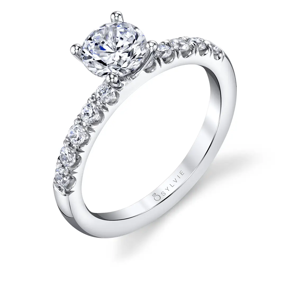 Solitaire engagement ring 