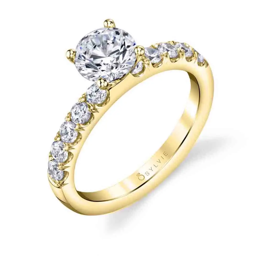 Solitaire engagement ring 