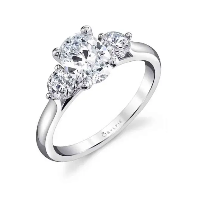 profile image of a three stone engagement ring