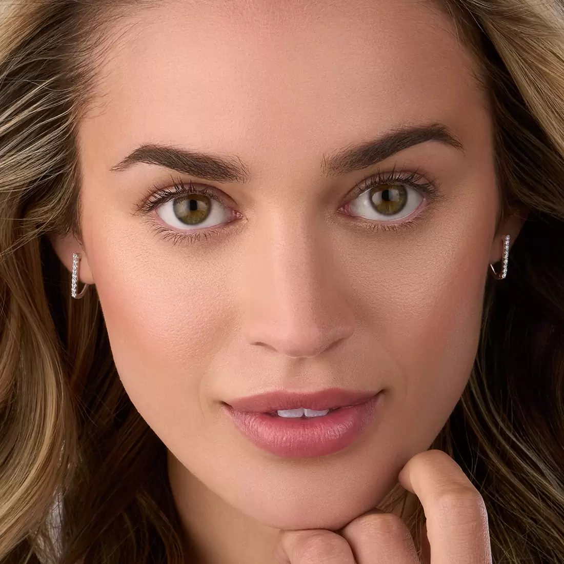 V-Shaped Diamond Hoop Earrings – 15MM