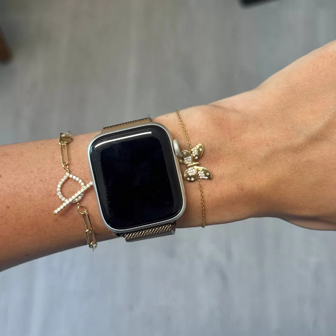 how to stack bracelets with apple watch 8