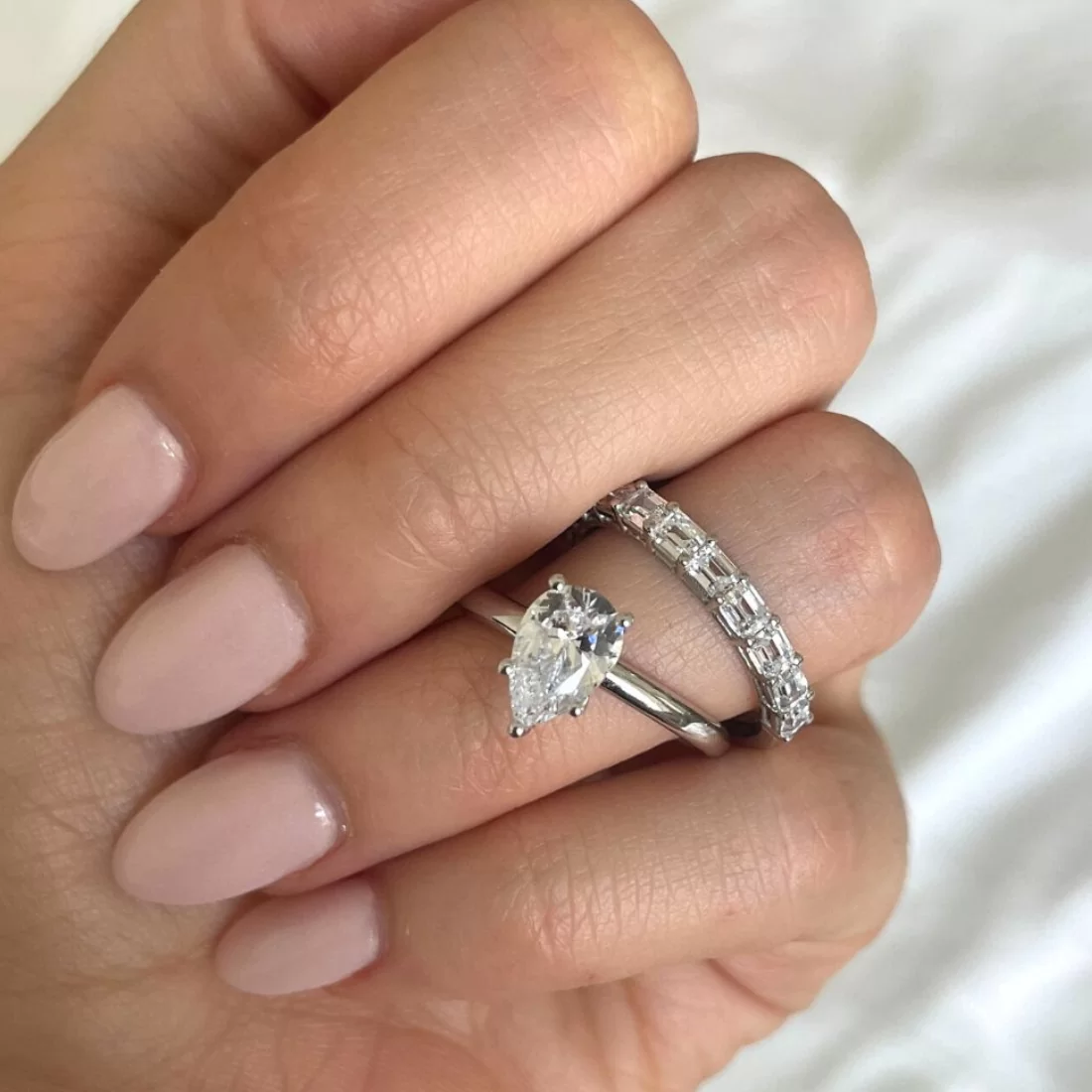 how to wear a pear shaped ring 1