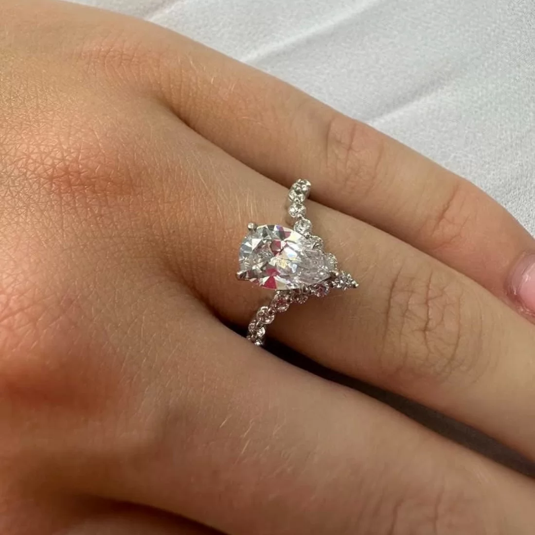 how to wear a pear shaped ring 2