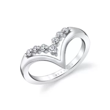 Yellow Gold Curved Shared Prong Diamond Wedding Ring