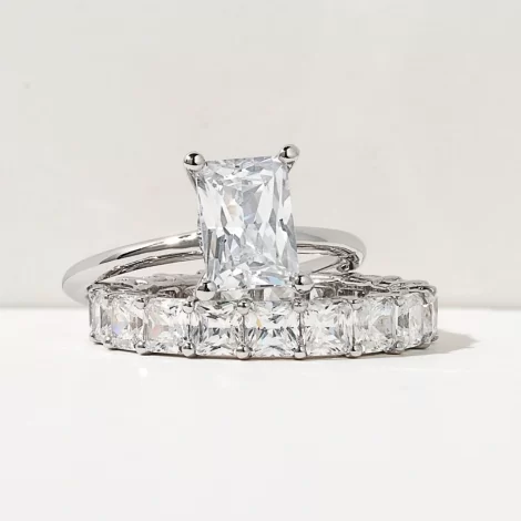 What is a Radiant Cut Diamond? Shape, Sparkle & Buying Guide 2 what is a radiant cut diamond 2