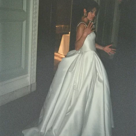 What Jewelry to Wear with Your Wedding Dress 1 what jewelry to wear with wedding dress 1